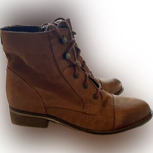 Steve Madden size 8 lace up brown boots